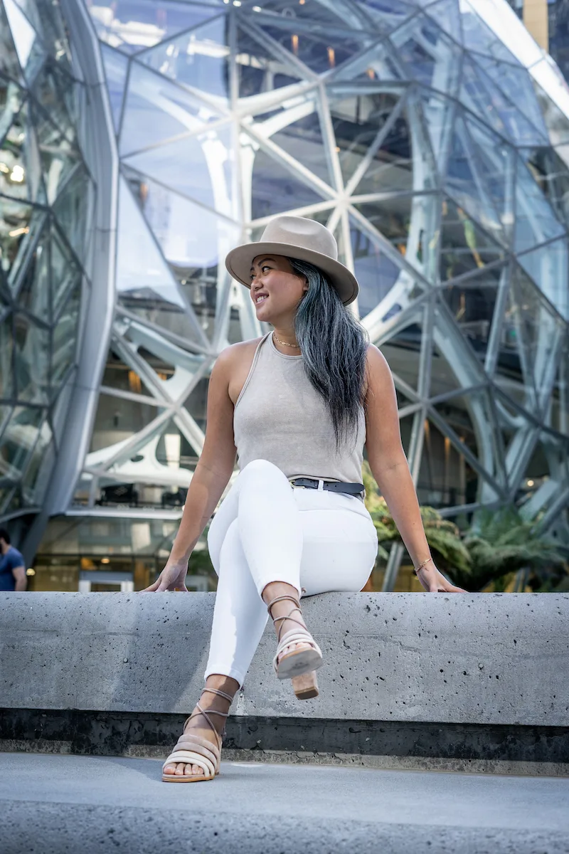 spring outfit with everlane white skinny jeans nude tank and alohas heels furtalk hat